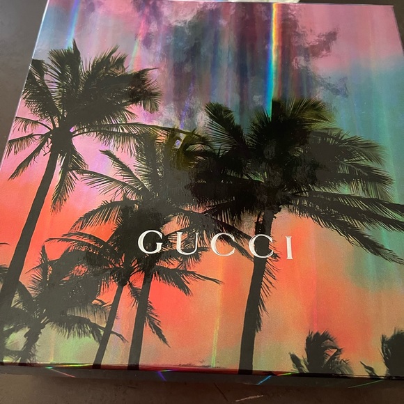 gift box - Picture 1 of 6